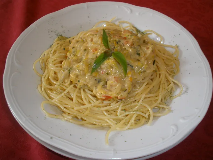 Spaghetti mit Zucchinisoße