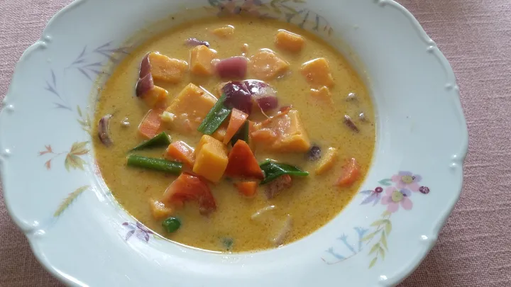 Rote Thai Curry Suppe mit Süßkartoffel