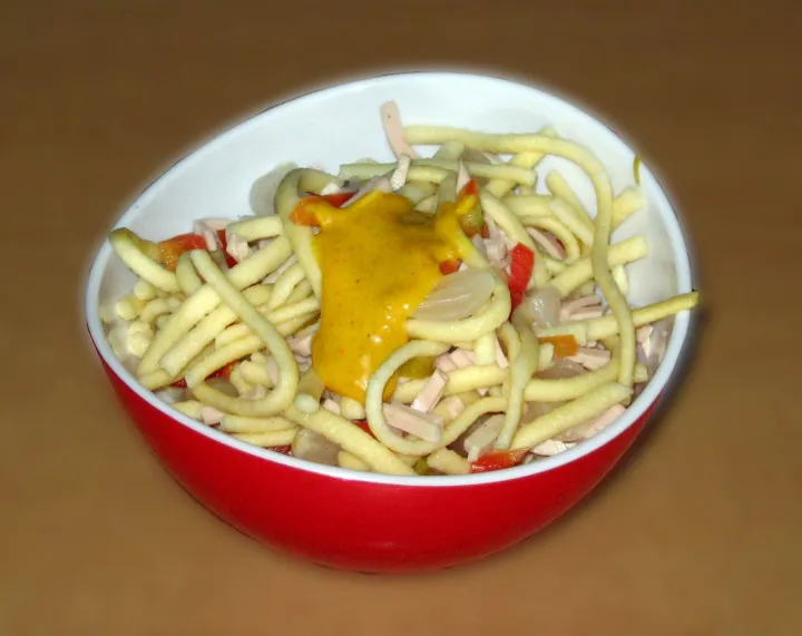 Nudelsalat mit Putenbrust