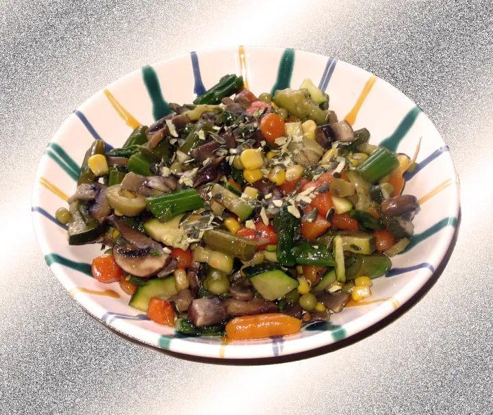 Spargelsalat mit Kürbiskernen