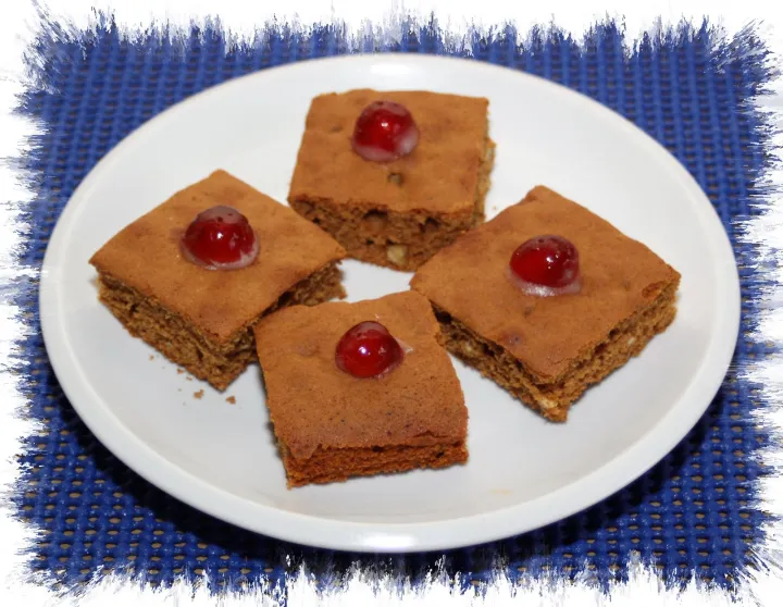 Lebkuchen mit kandierten Kirschen