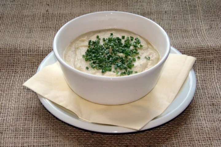 Topinambur-Zwiebel-Suppe