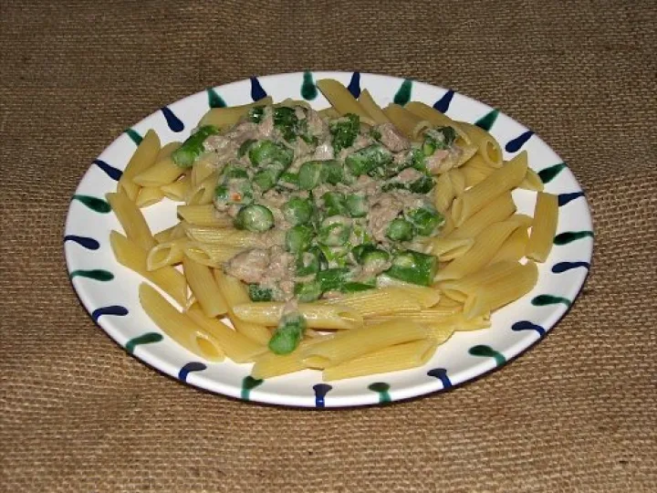 Penne mit Grünspargel und Thunfisch