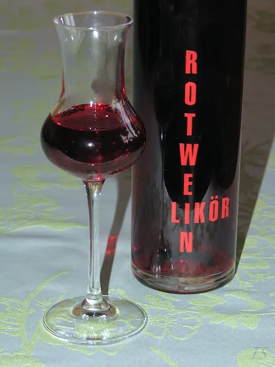 Rotweinlikör