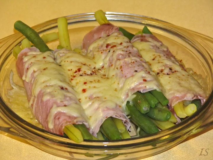 Fisolen im Schinkenmantel