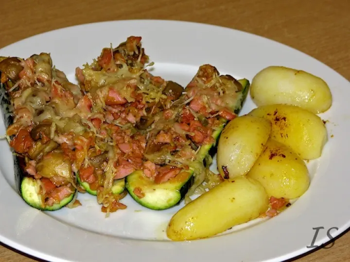Gefüllte Zucchini