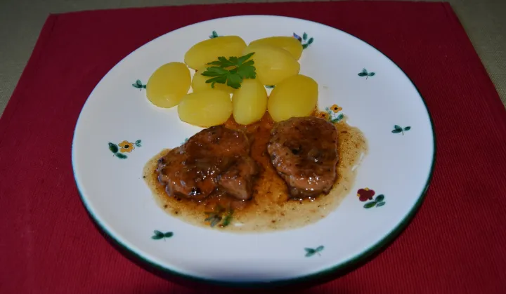 Schweinslungenbraten mit Kümmelsoße