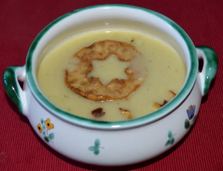 Weihnachtliche Selleriesuppe