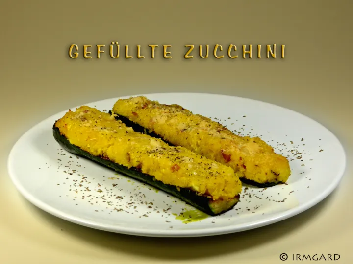 Gefüllte Zucchini