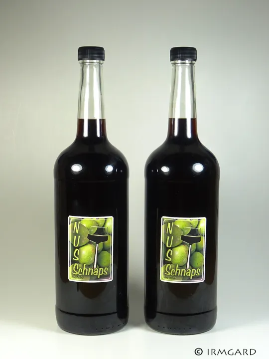 Grüne-Nüsse-Schnaps