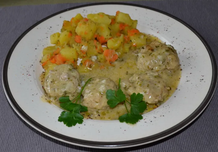 Fleischbällchen mit Kartoffeln