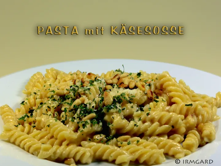 Pasta mit klassischer Käsesosse