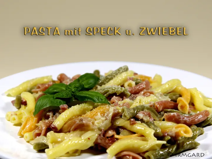 Pasta mit Speck und Zwiebel