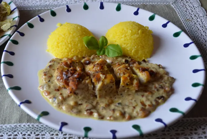 Hendlfilet mit Pinienkernsauce