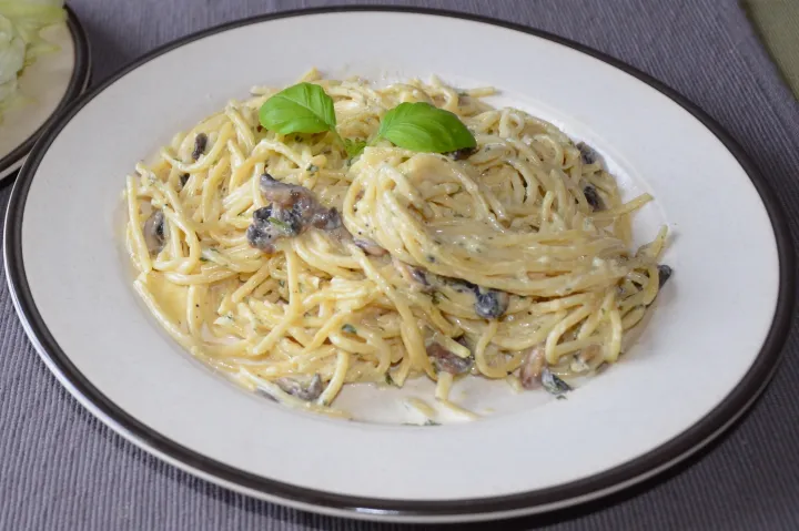 Spaghetti mit Champignon-Käsesuppe