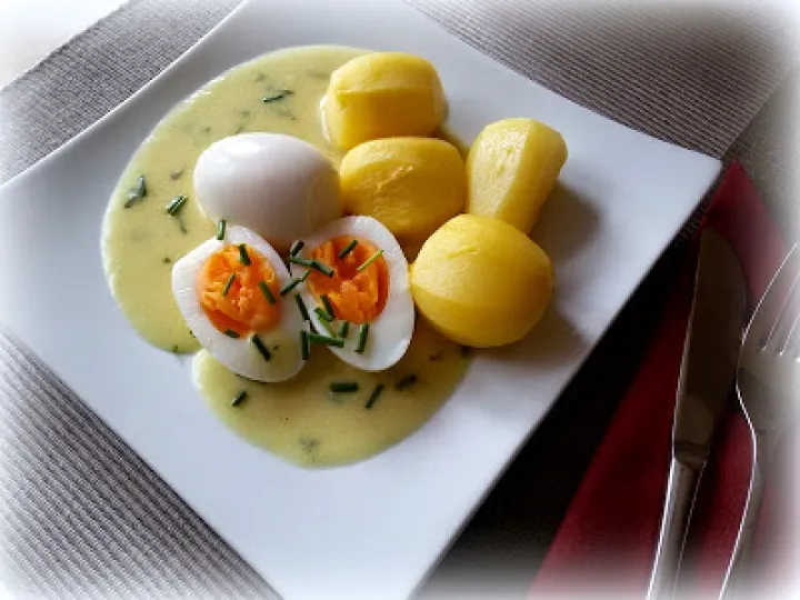 Eier in Senfsoße