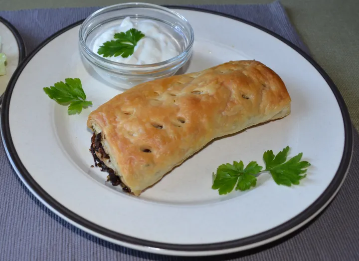 Pikante Blätterteigrolle