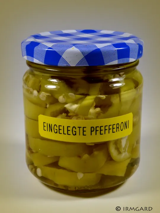 Eingelegte Pfefferoni