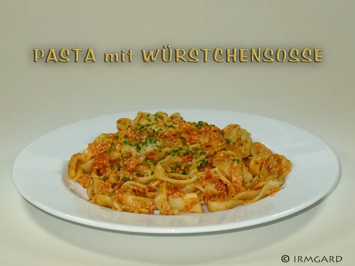 Pasta mit Würstchensosse