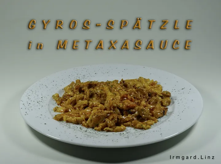 Gyros-Spätzle in Metaxasauce