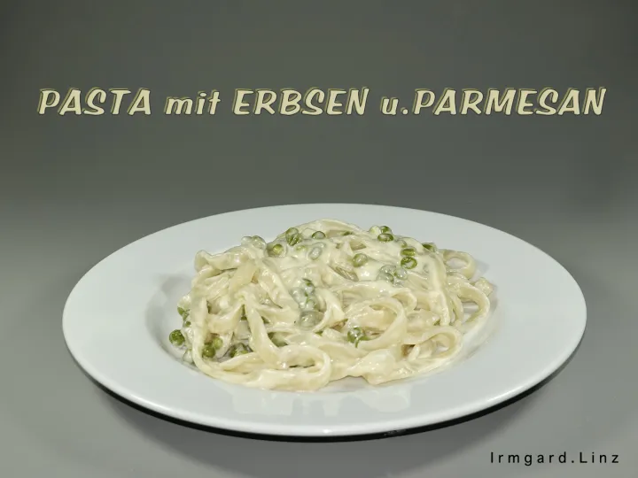 Pasta mit Erbsen und Parmesan