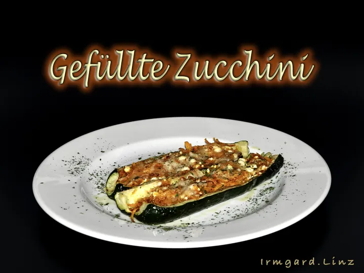 Zucchini gefüllt mit Feta und Kürbis
