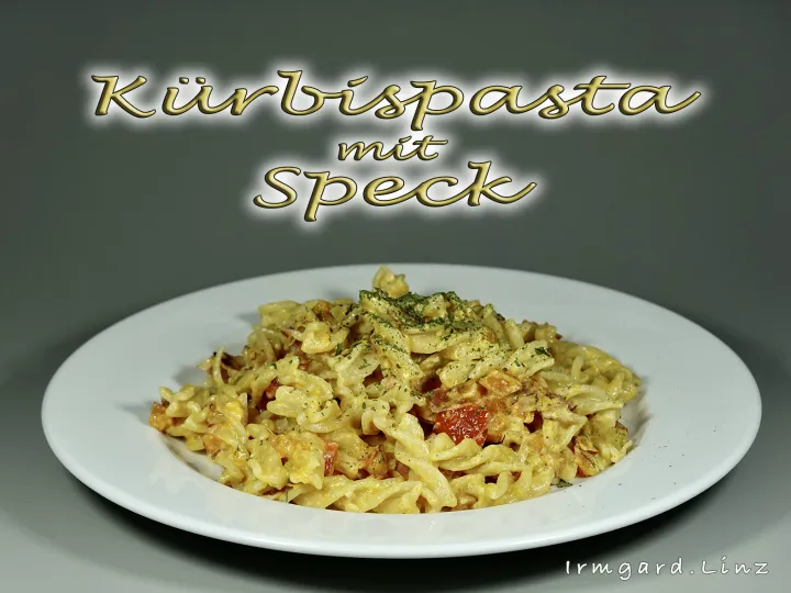 Kürbispasta mit Speck