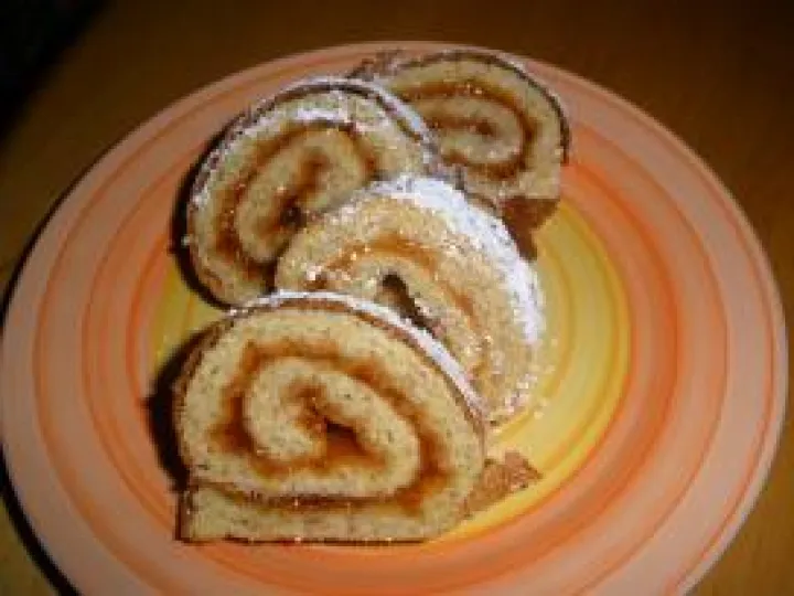 Nuß-Bisquit-Roulade