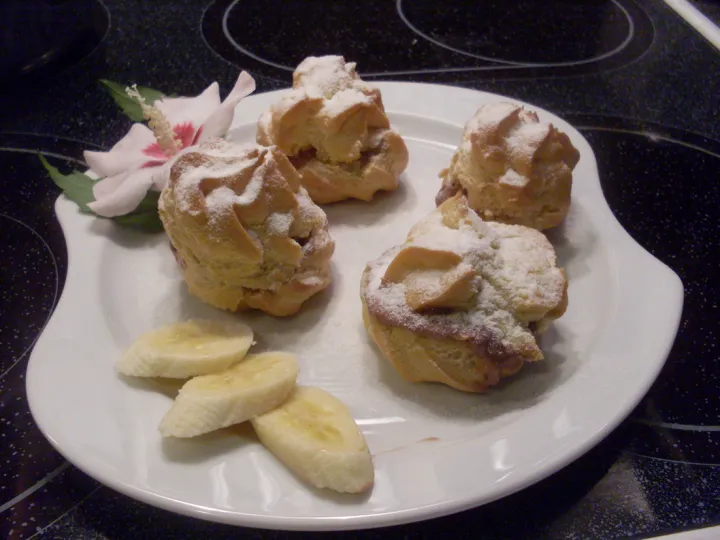 Brandteigkrapferl mit Puddingcreme