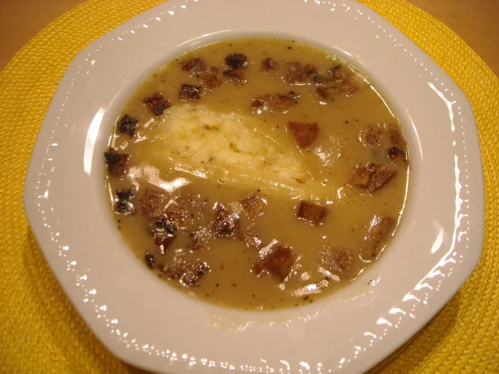 Brennsuppe mit Graukäse