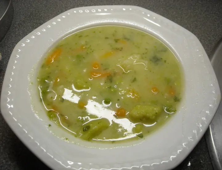 Gebundene Gemüsesuppe mit Forferl