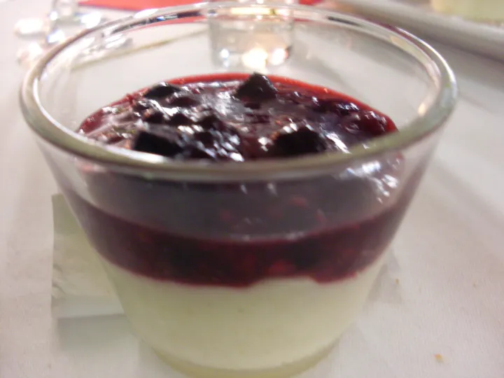 Griessflammerie  mit frischen Beeren