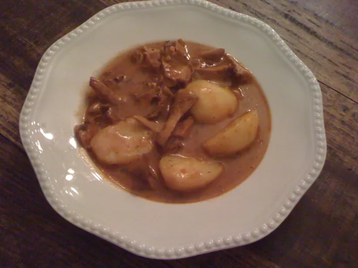 Eierschwammerlgulasch