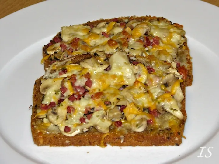 Überbackene Champignonbrote