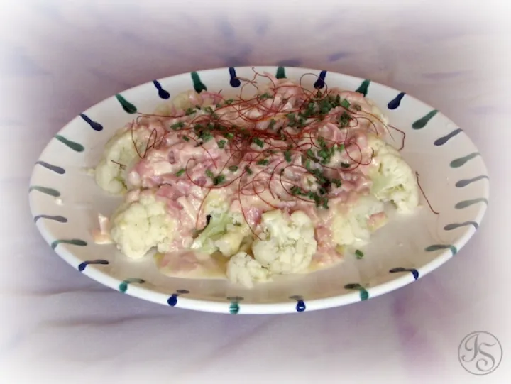 Karfiol mit Schinken-Käse-Sauce