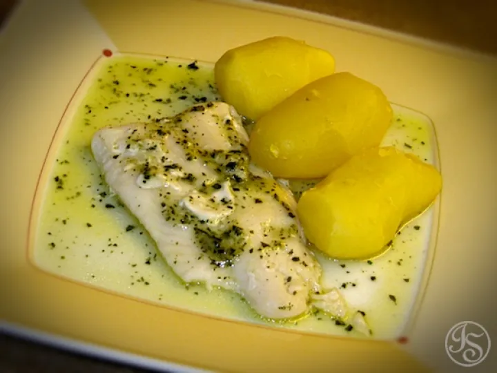 Pangasiusfilet  in Knoblauch-Basilikumsauce