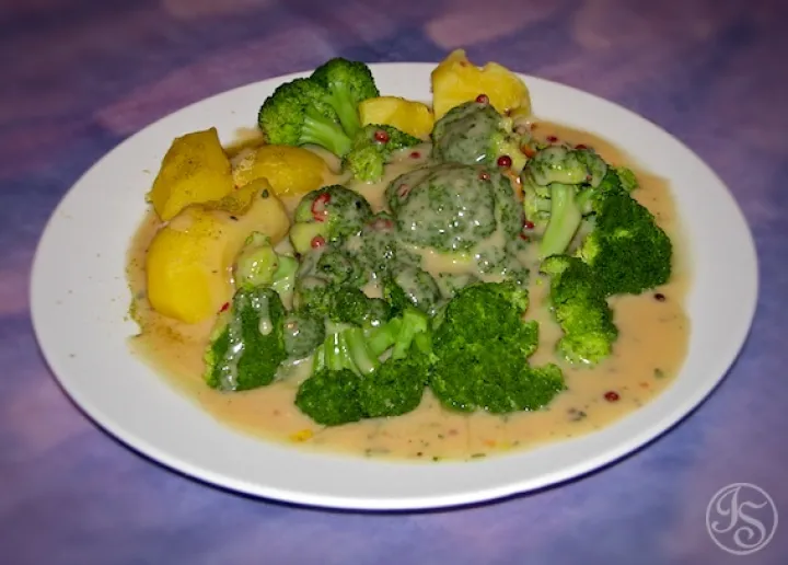 Brokkoli mit Rosa-Pfeffer-Sauce