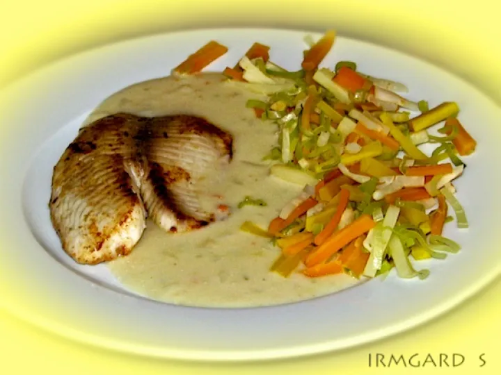 Tilapiafilets auf Krensauce mit Wurzelgemüse