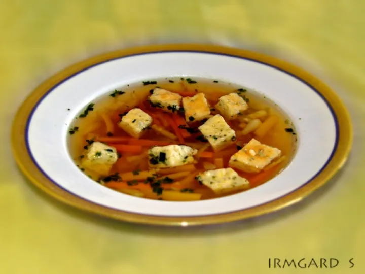 Wurzelgemüsesuppe mit Schöberl