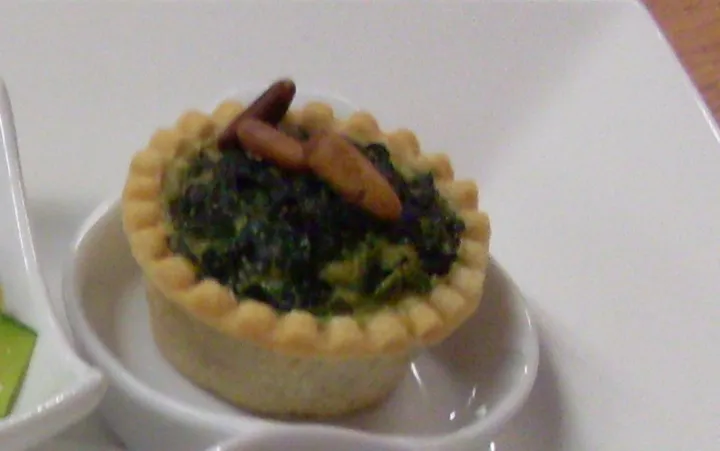 Mini - Quiche mit Spinat und Pinienkernen