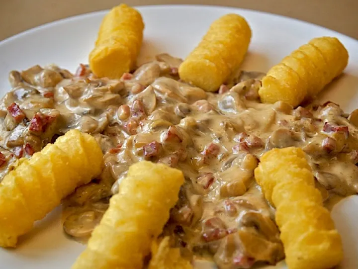 Schwammerlragout mit Kartoffelkroketten