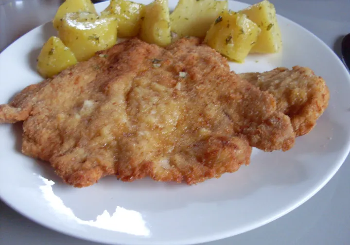 Putenschnitzel paniert