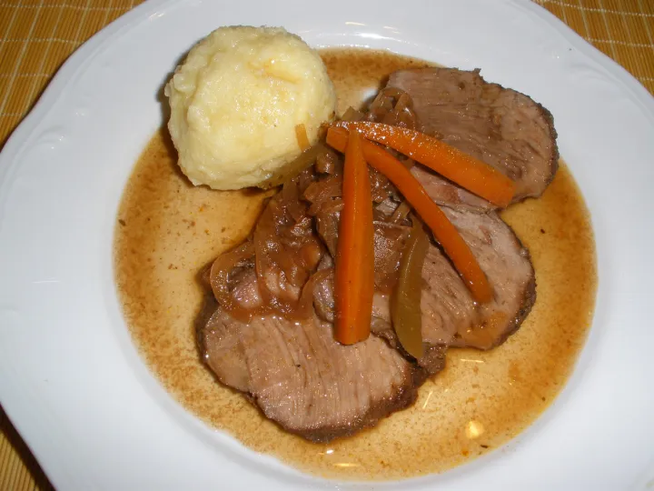 Rindsbraten mit Kartoffelknödel