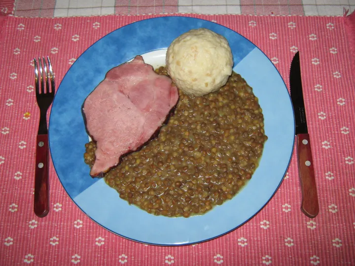 Selchschopf mit Linsen & Semmelknödel