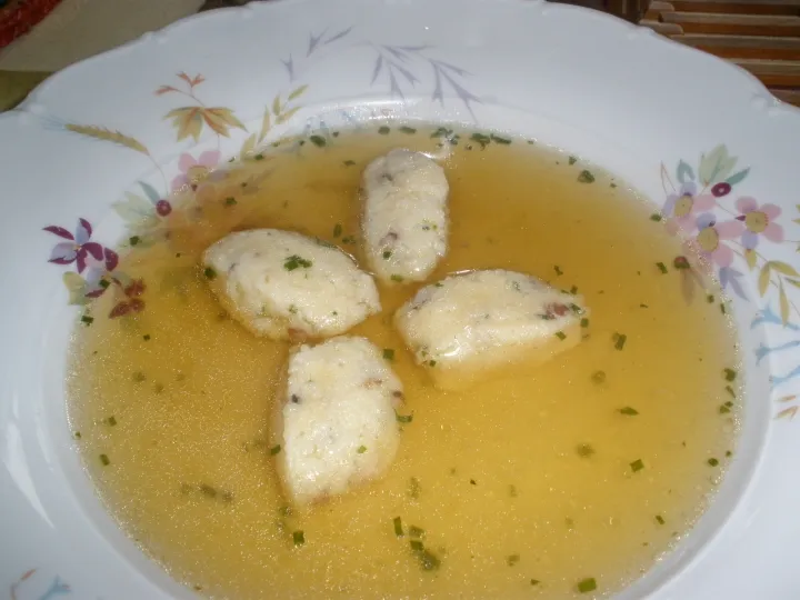 Speckgrießnockerl - Suppe