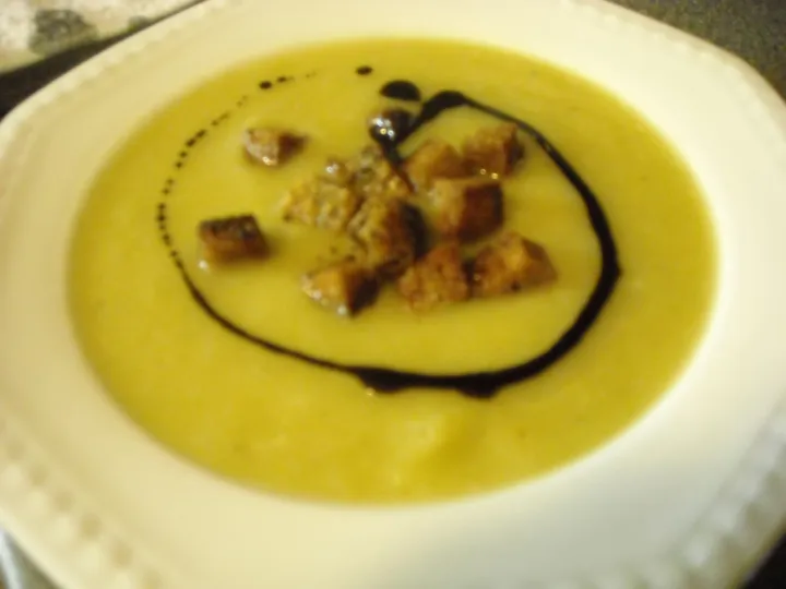 Fettarme Zucchinicremesuppe 