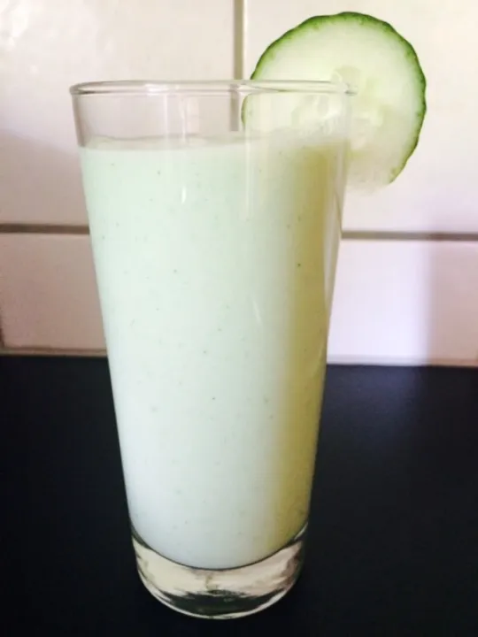 Smoothie von der Avocado und Gurke