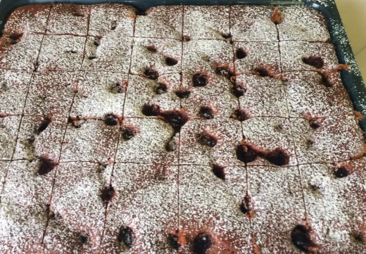 Brauner Kirschkuchen