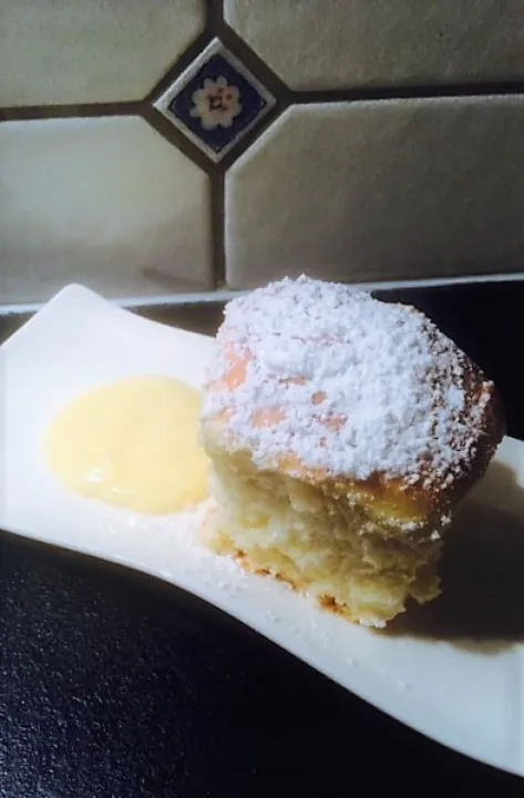 Buchteln mit Vanillesauce