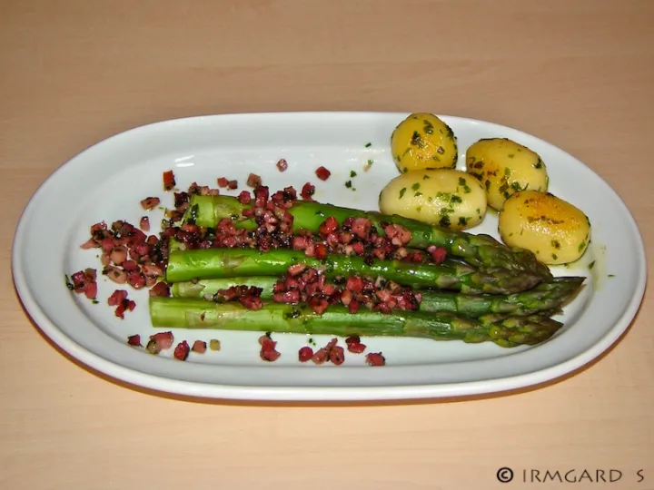 Grünspargel Trentiner Art